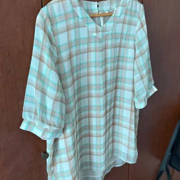 [BUNJANG] Olivia Lauren Checkered V-Neck Short-Sleeve Blouse / 체크 반팔 블라우스