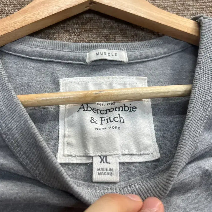 [BUNJANG] Abercrombie &amp; Fitch Grey Short Sleeve T-Shirt XL / 아베크롬비앤피치 그레이 반팔티 XL