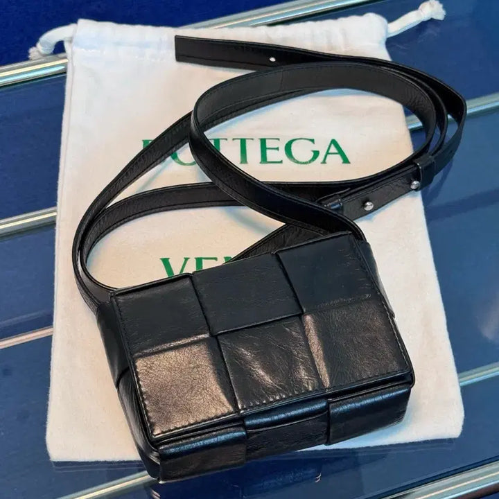 [BUNJANG] Bottega Veneta Cassette Bag Mini Black Calfskin / 보테가베네타 카세트백 미니 블랙