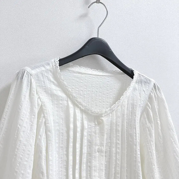 [BUNJANG] LIOVOUR Ivory Cotton Embroidery Blouse / liovour 아이보리 코튼 자수 블라우스