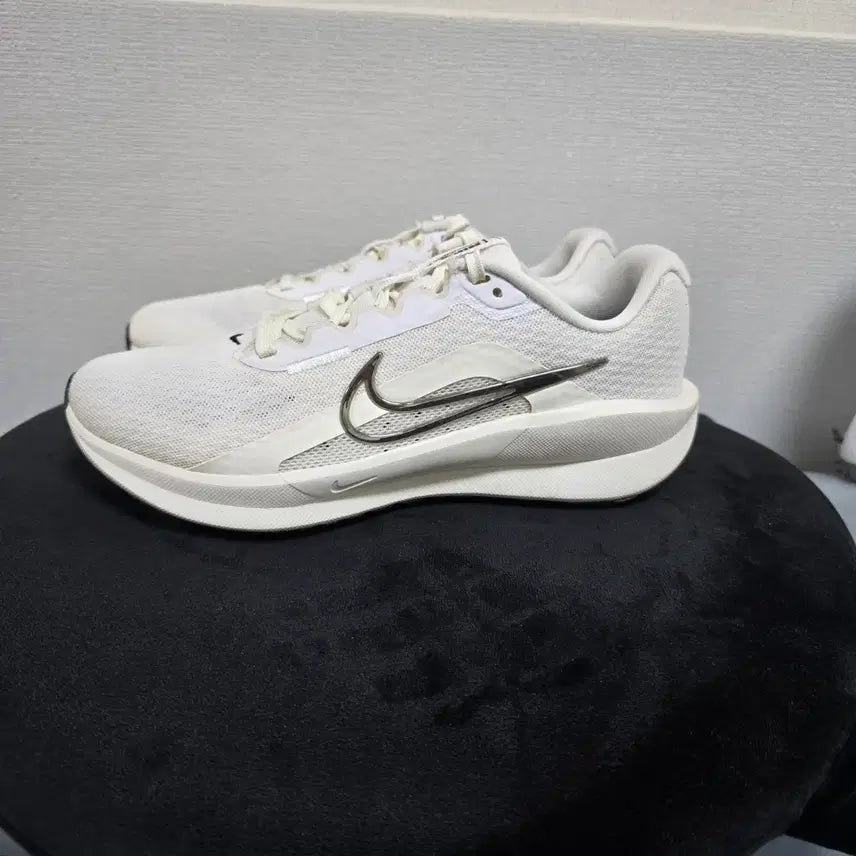 [BUNJANG] Nike White Swoosh Mesh Sneakers / 나이키 흰색 운동화 스우시 메쉬