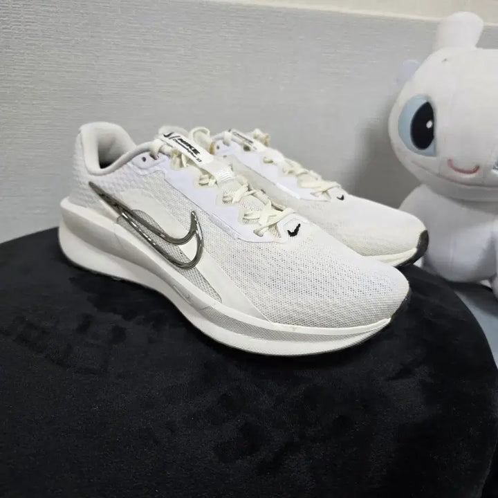 [BUNJANG] Nike White Swoosh Mesh Sneakers / 나이키 흰색 운동화 스우시 메쉬