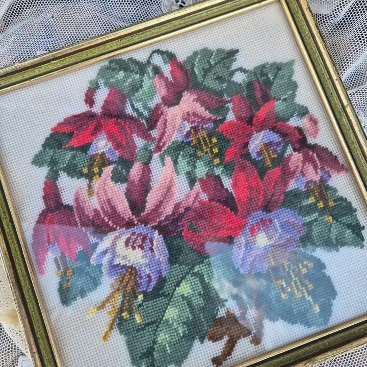 [BUNJANG] Embroidered Floral Needlepoint Frame / 꽃이 화려한 니들 프레임
