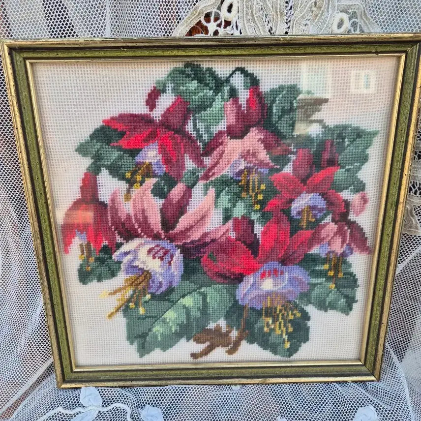 [BUNJANG] Embroidered Floral Needlepoint Frame / 꽃이 화려한 니들 프레임