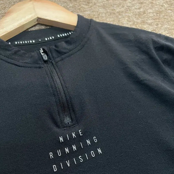 [BUNJANG] Nike Running Division Short-Sleeve T-Shirt - Medium / 나이키 러닝 디비전 반팔티 M
