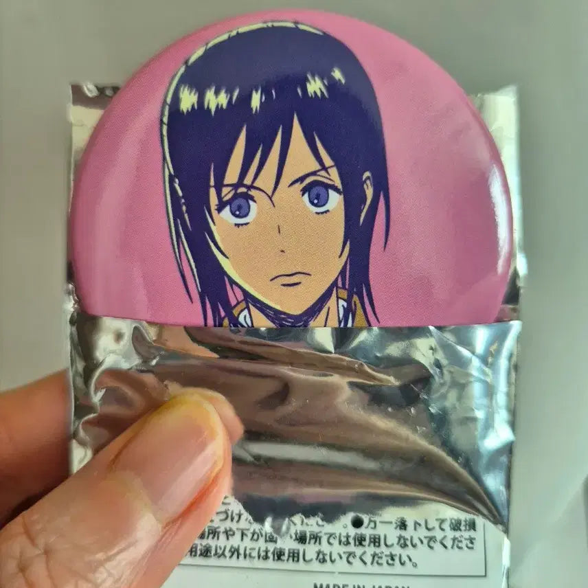 [BUNJANG] Attack on Titan Sasha Gilded Can Badge / 진격의거인 위트 사샤 금박캔뱃지