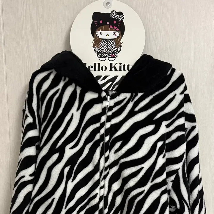 [SOLD OUT] 돈키호테 헬로키티 잠옷 셋업 갸루 Y2K