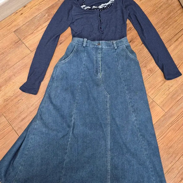 [BUNJANG] Denim Long Skirt + Long Sleeve Cardigan Set / 청 데님 롱 스커트 + 긴팔 가디건 세트