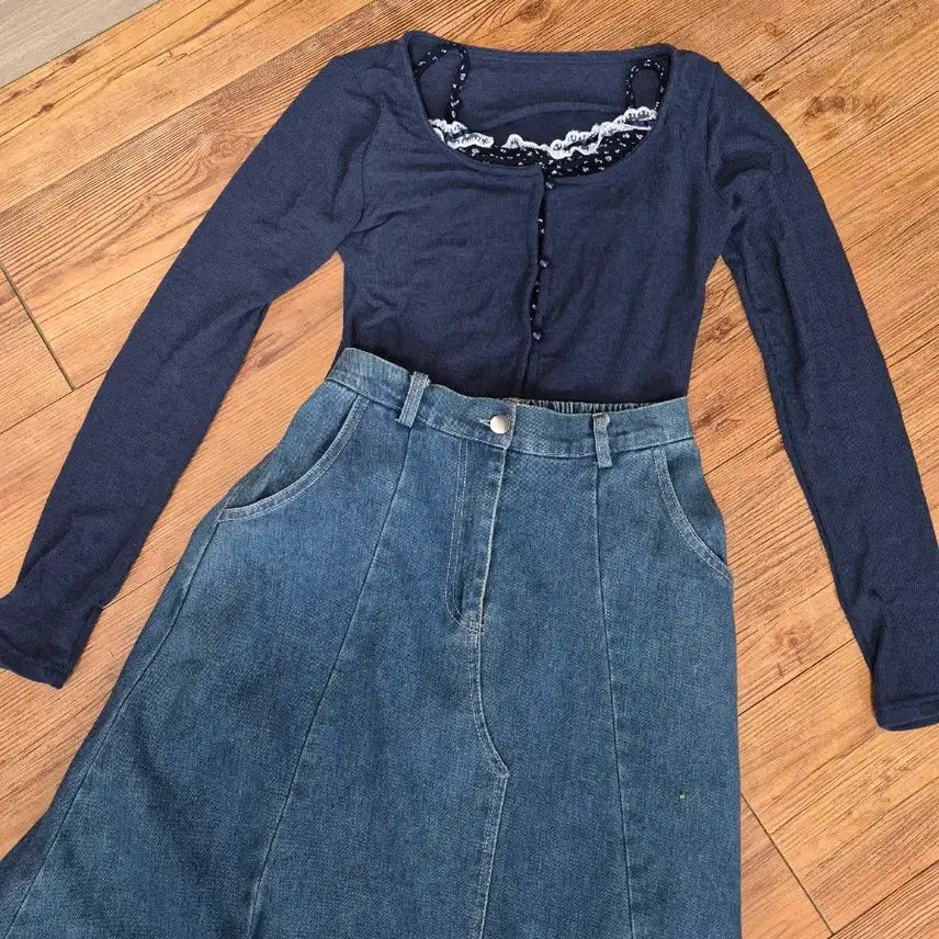 [BUNJANG] Denim Long Skirt + Long Sleeve Cardigan Set / 청 데님 롱 스커트 + 긴팔 가디건 세트