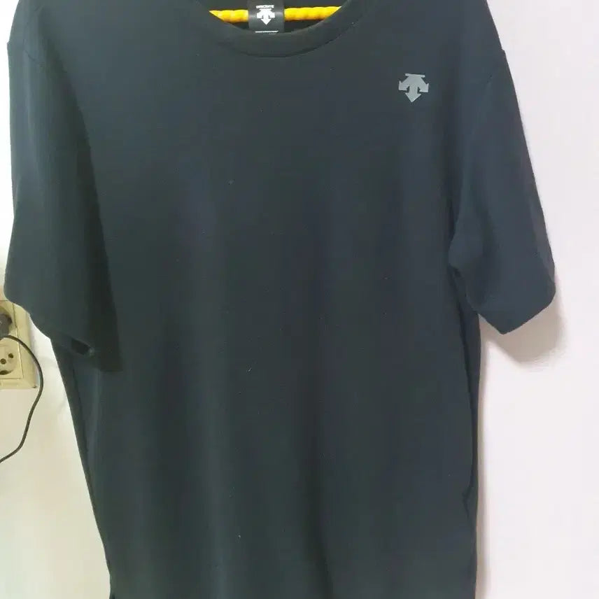 [BUNJANG] Descente Short Sleeve T-Shirt Size 95 / 데상트 반팔티