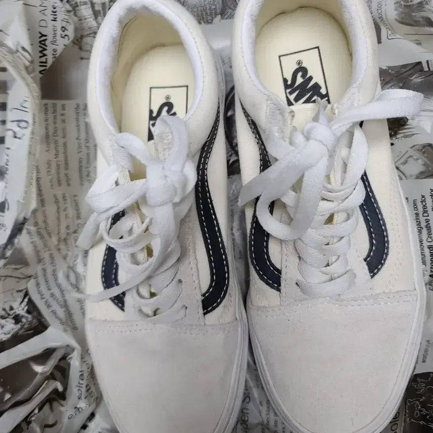 [BUNJANG] Vans Old Skool White Black Sneakers (240) / 반스 올드스쿨 화이트 블랙 스니커즈240