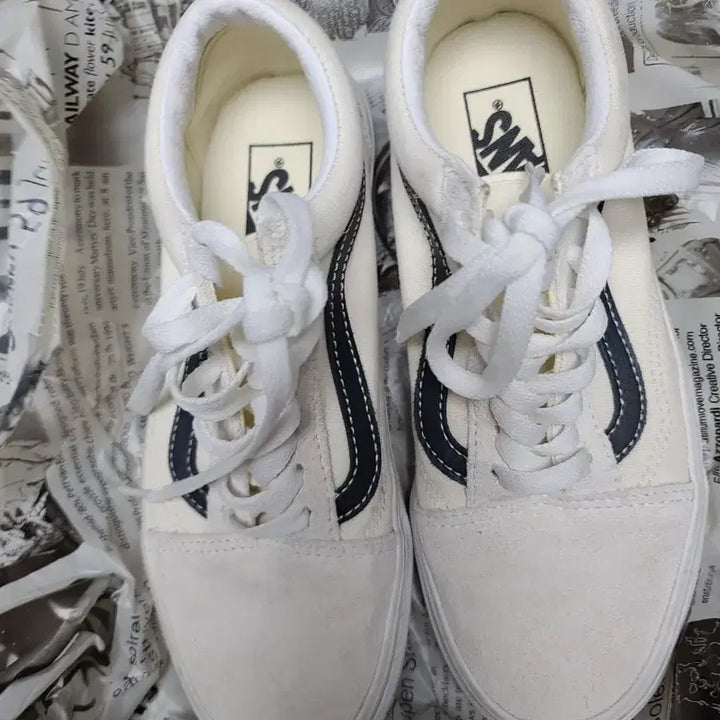 [BUNJANG] Vans Old Skool White Black Sneakers (240) / 반스 올드스쿨 화이트 블랙 스니커즈240