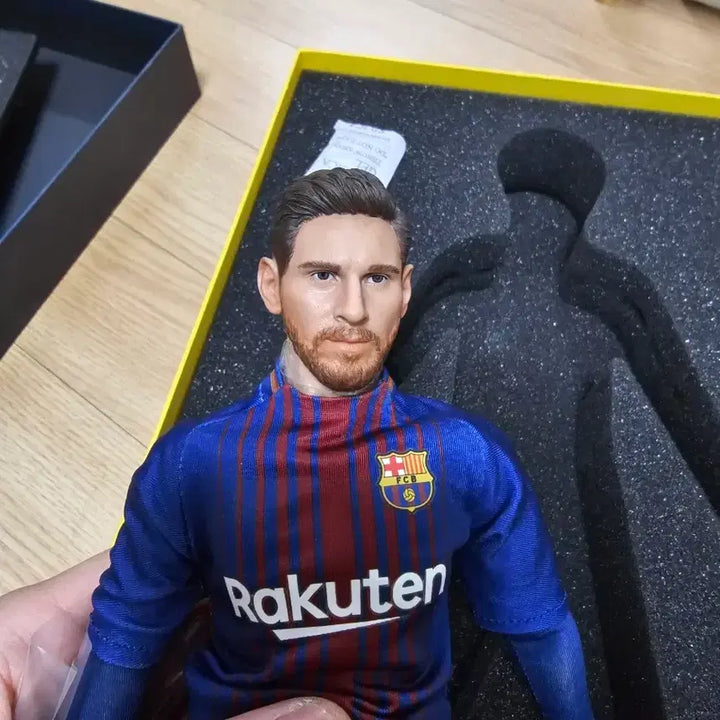 [BUNJANG] Lionel Messi Barcelona Figure (2017-2018) / zcwo  17-18시즌  바르셀로나 메시 피규어 팝니다