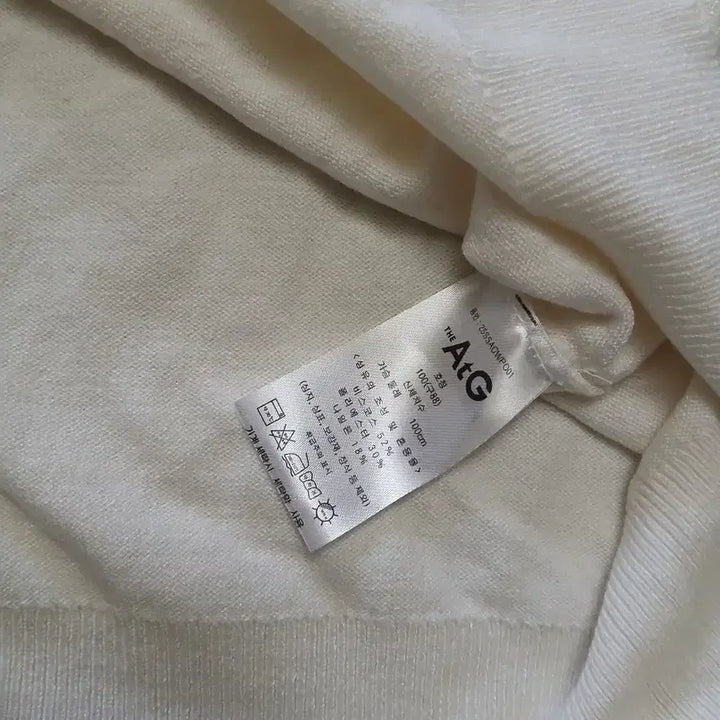 [BUNJANG] A.G V-Neck Long-Sleeve T-Shirt - Ivory / 에이지 -A.G 브이넥 긴팔 티셔츠 아이보리
