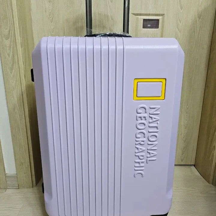 [BUNJANG] National Geographic 24-Inch Expandable Luggage with Airplane Cover / [확장형] 내셔널지오그래픽 캐리어 24인치 화물용 + 항공커버 새제품