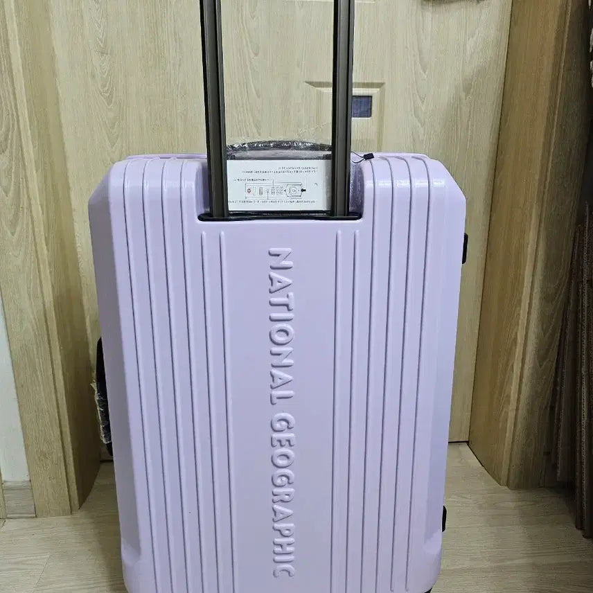 [BUNJANG] National Geographic 24-Inch Expandable Luggage with Airplane Cover / [확장형] 내셔널지오그래픽 캐리어 24인치 화물용 + 항공커버 새제품