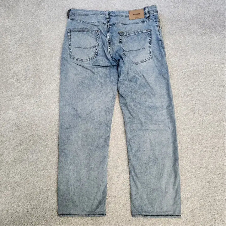 [BUNJANG] Hazzys Denim Series Standard Fit Medium Wash Denim Pants (Size 88) / 헤지스 데님 시리즈 스탠다드 핏 중청 데님 팬츠 88