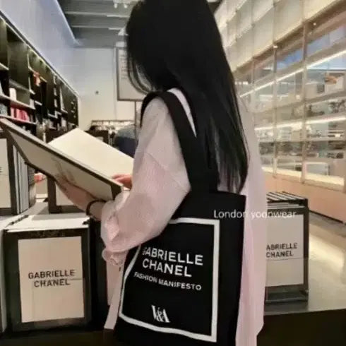 [BUNJANG] V&amp;A Museum Gabrielle Chanel Eco Bag / 정품)V&amp;A 뮤지엄 가브리엘 샤넬 에코백