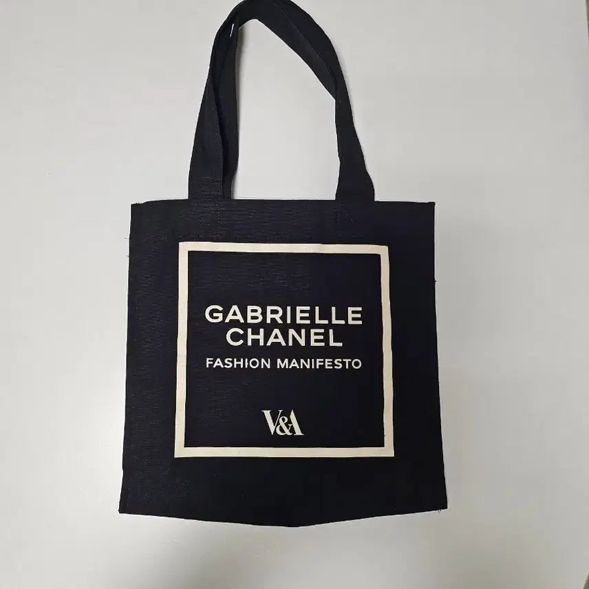 [BUNJANG] V&amp;A Museum Gabrielle Chanel Eco Bag / 정품)V&amp;A 뮤지엄 가브리엘 샤넬 에코백