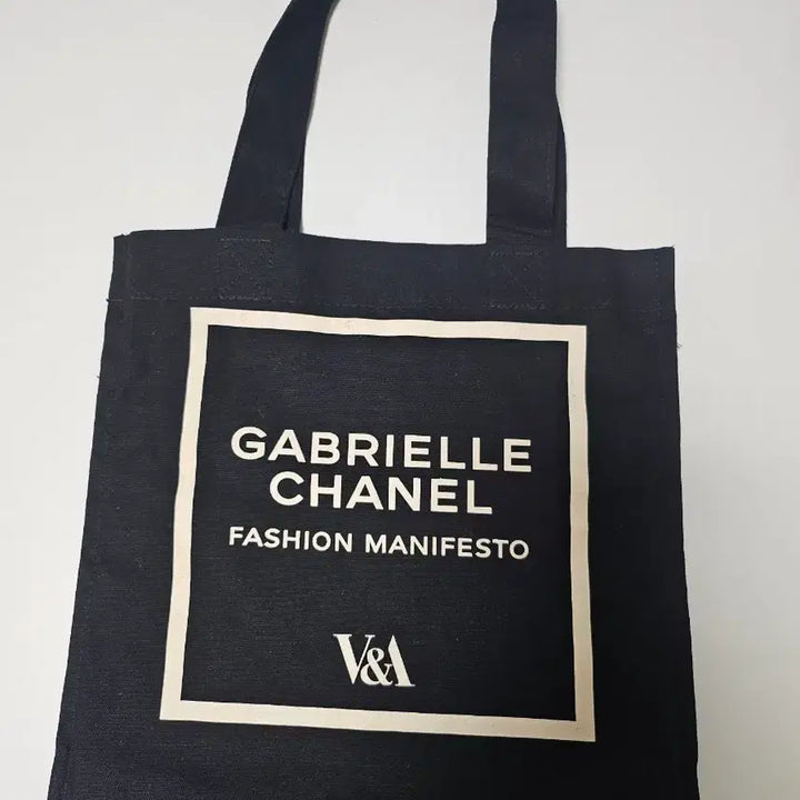 [BUNJANG] V&amp;A Museum Gabrielle Chanel Eco Bag / 정품)V&amp;A 뮤지엄 가브리엘 샤넬 에코백