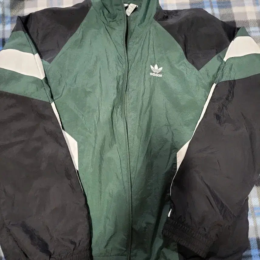 [BUNJANG] Adidas Recycled Windbreaker Jacket Size M (Recommended 100) / 아디다스 리카이브 바람막이 m사이즈 95(100도 추천)