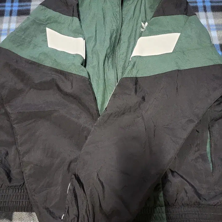 [BUNJANG] Adidas Recycled Windbreaker Jacket Size M (Recommended 100) / 아디다스 리카이브 바람막이 m사이즈 95(100도 추천)