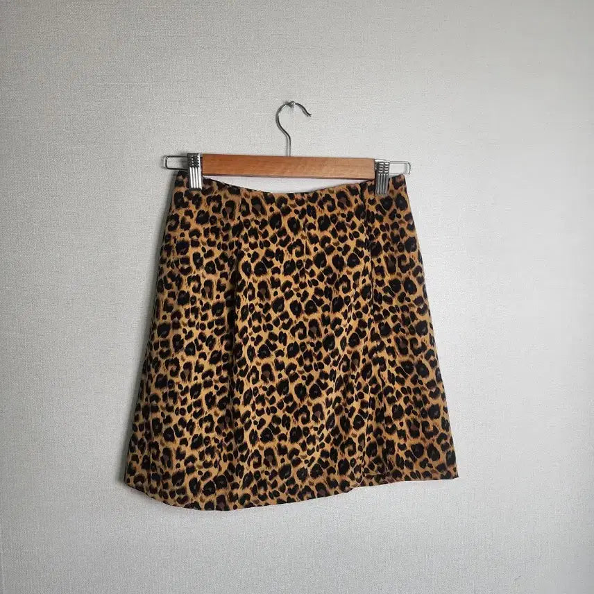 [BUNJANG] Breakfast Leopard Mini Skirt (Size S) / 브렉퍼스트 레오파드 미니스커트 S사이즈