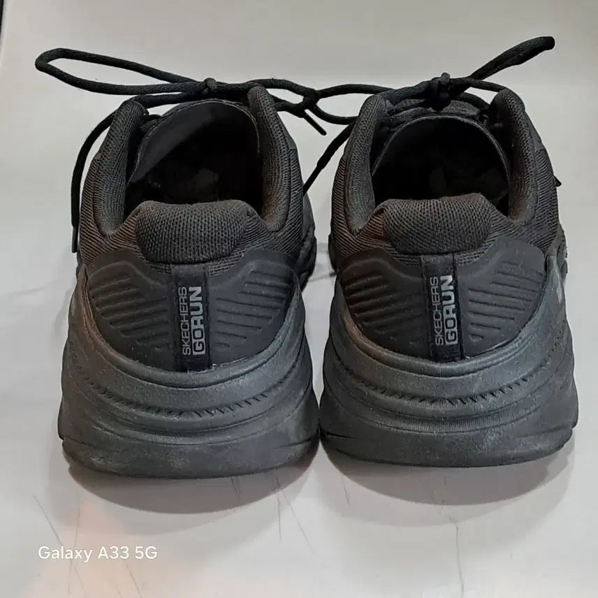 [BUNJANG] Skechers GoRun Max Cushioning Arch Fit 2.0 Running Shoes Black 255mm / 스케쳐스 고런 맥스쿠셔닝 아치핏  2.0블랙  255mm