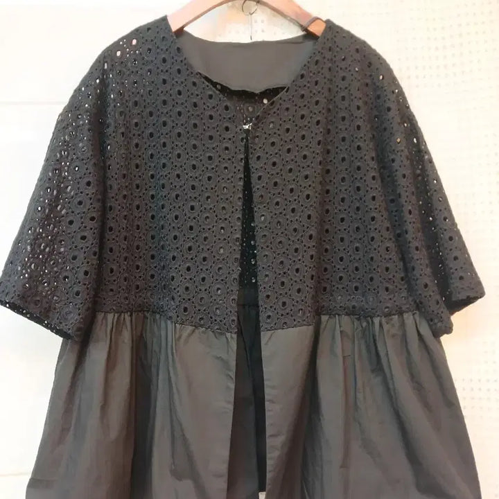 [BUNJANG] Black Eyelet Lace Cardigan / 블랙 아일렛 레이스 가디건 free