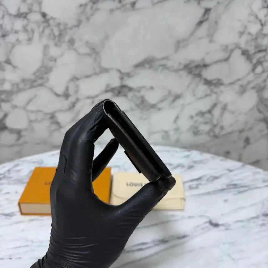 [BUNJANG] Louis Vuitton Aerogram Organizer Card Holder Black OS / { OS } 루이비통 에어로그램 오거나이저 카드지갑