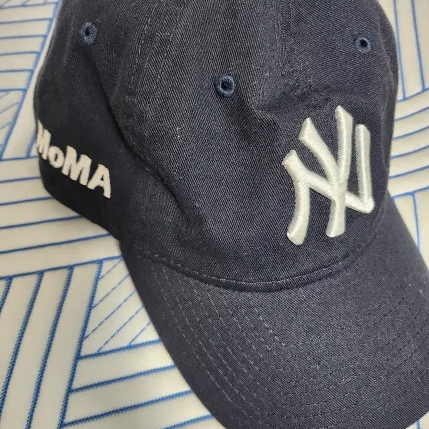 [BUNJANG] New Era x MoMA New York Yankees Cap Navy / 뉴에라 x 모마 뉴욕 양키즈 캡 네이비