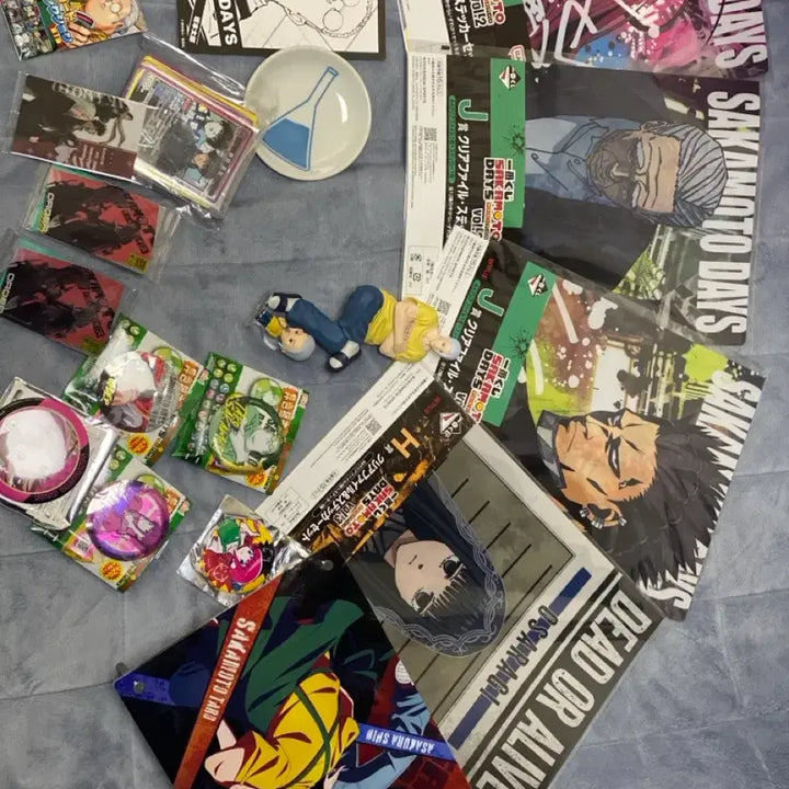 [BUNJANG] Sakamoto Days Merchandise Bundle (Figure, Clear File, Can Badges, Acrylic Stand, Cards) / 사카모토데이즈 굿즈 일괄 (피규어/클리어파일/캔뱃지)