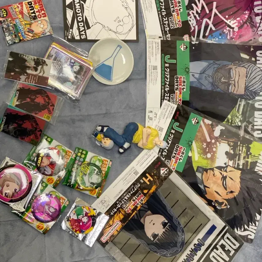 [BUNJANG] Sakamoto Days Merchandise Bundle (Figure, Clear File, Can Badges, Acrylic Stand, Cards) / 사카모토데이즈 굿즈 일괄 (피규어/클리어파일/캔뱃지)