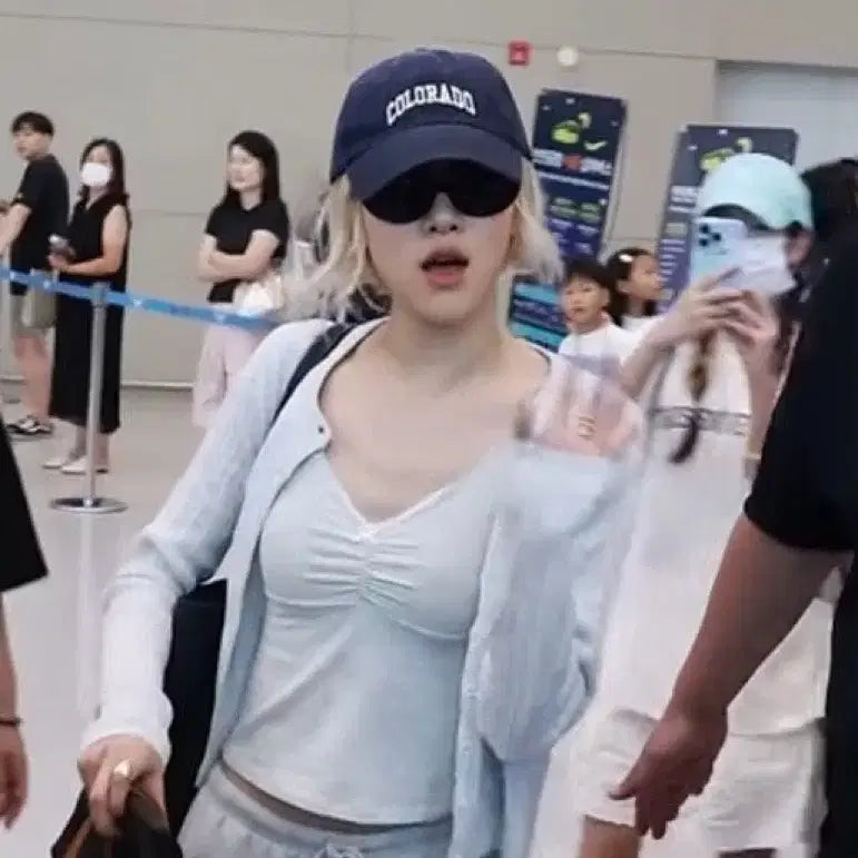 [BUNJANG] Brandy Melville Gina Top / 브랜디멜빌 지나 탑 로제 착용 공항룩