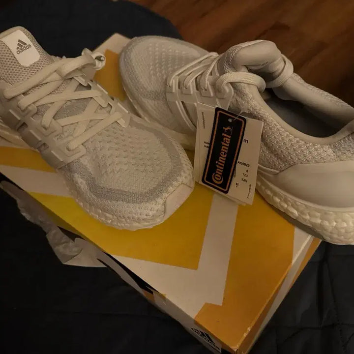 [BUNJANG] Adidas Ultraboost 20 Triple White Sneakers / 아디다스 울트라부스트20트리플화이트