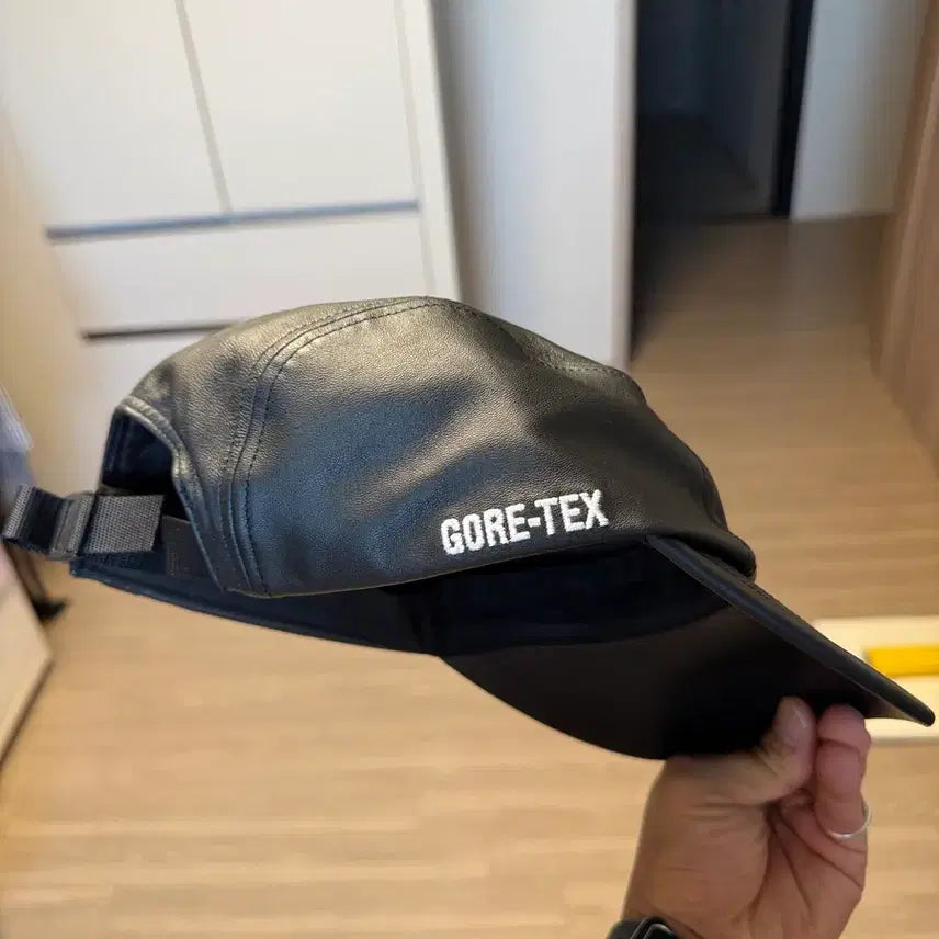 [BUNJANG] Supreme GORE-TEX Leather Camp Cap Black 22SS / 슈프림 고어텍스 레더 캠프캡 블랙 - 22SS