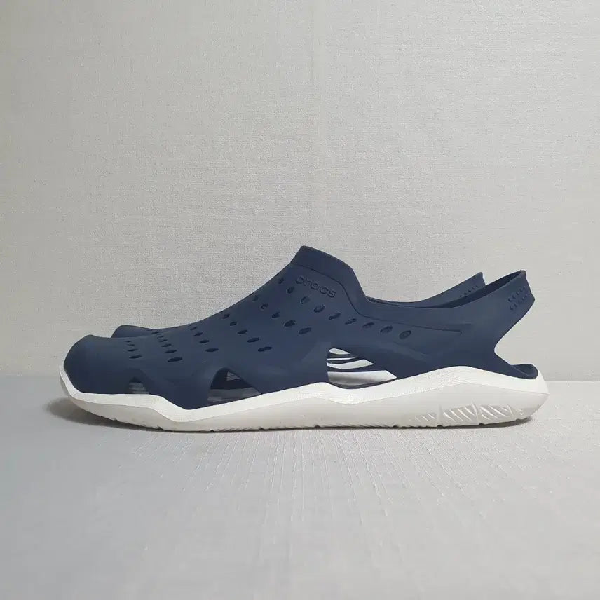 [BUNJANG] Crocs Swiftwater Wave Sandals Navy / 크록스 스위프트워터 웨이브 샌들 네이비 270mm