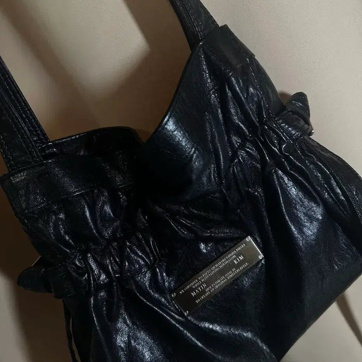 [BUNJANG] Matinkim Pou Leather Seashell Mini Bag Black / 마뗑킴 포우 레더 씨쉘 미니백 블랙(희귀매물)