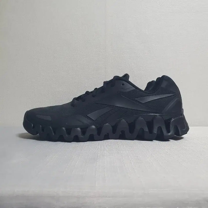 [BUNJANG] Reebok Zig Pulse 4.0 Running Shoes Triple Black / 리복 직 펄스 4.0 런닝화 트리플블랙 275mm