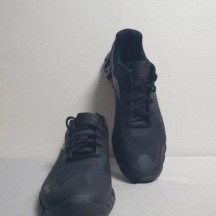 [BUNJANG] Reebok Zig Pulse 4.0 Running Shoes Triple Black / 리복 직 펄스 4.0 런닝화 트리플블랙 275mm