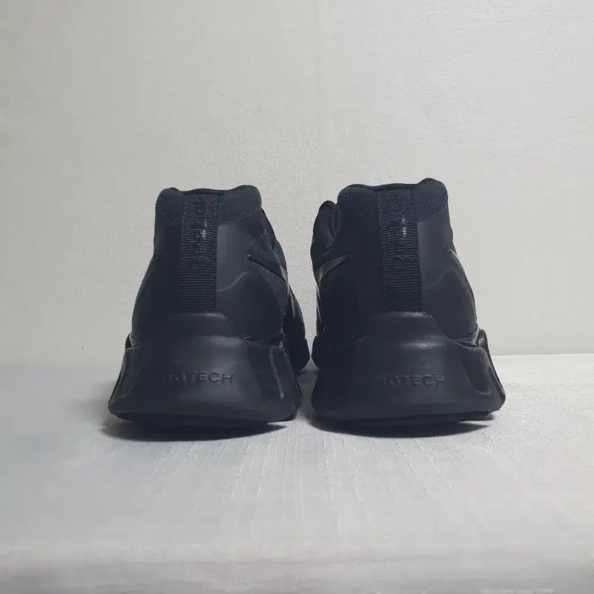 [BUNJANG] Reebok Zig Pulse 4.0 Running Shoes Triple Black / 리복 직 펄스 4.0 런닝화 트리플블랙 275mm
