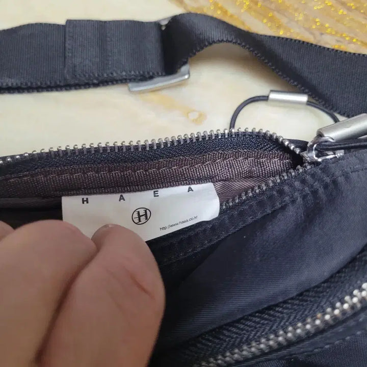 [BUNJANG] HAEA Aviation Buckle Hip Sack/Sling Bag Black / HAEA 항공 버클 힙색/슬링백 블랙