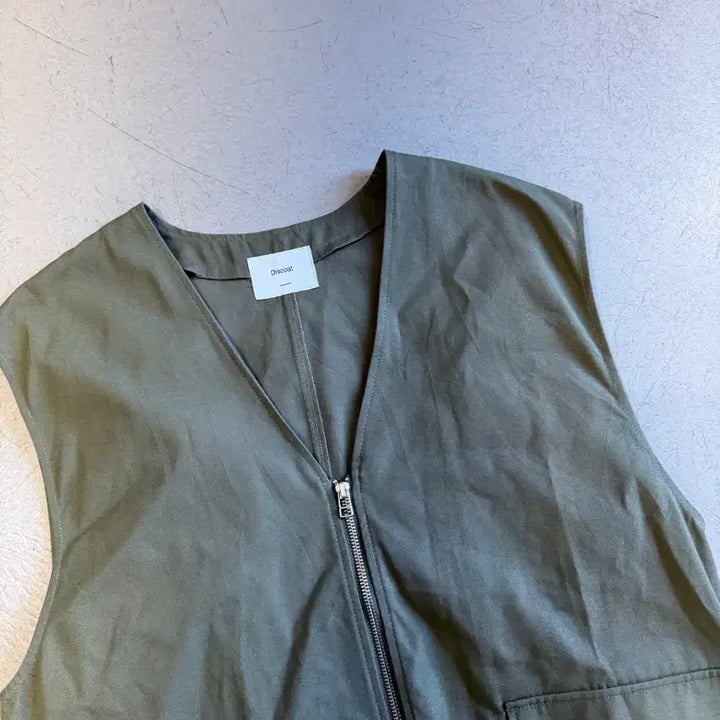 [BUNJANG] Discoat Zip-Up Vest Khaki / 디스코트 집업 베스트 조끼