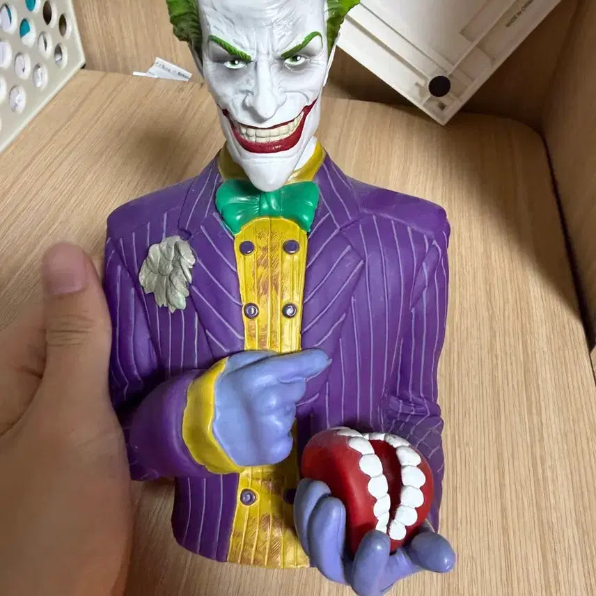 [BUNJANG] Monogram Arkham Asylum Joker Piggy Bank Figure / 배트맨 아캄 어사일럼 조커 저금통 모노그램사 올드 피규어