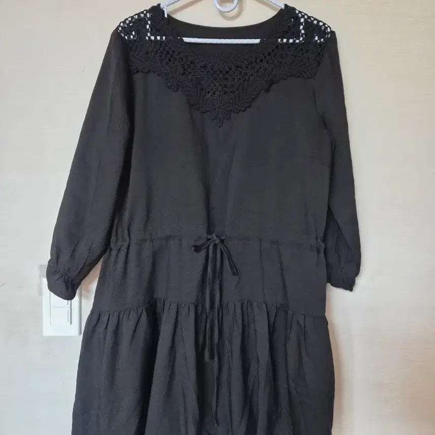 [BUNJANG] Lace Neck Black Tiered Mini Dress / 레이스 넥 블랙 캉캉 원피스