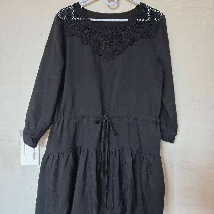 [BUNJANG] Lace Neck Black Tiered Mini Dress / 레이스 넥 블랙 캉캉 원피스