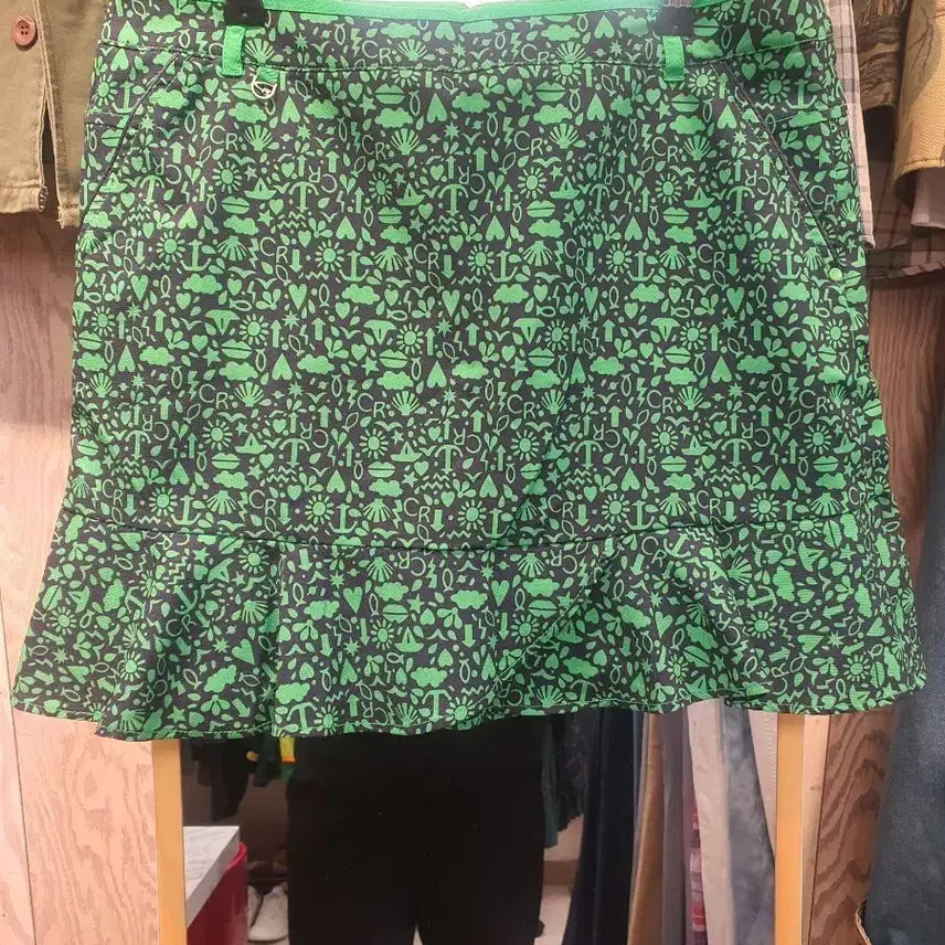 [BUNJANG] Crocodile Ladies Golf Skort (Waist 32 inch) / [상태최상] 크로커다일 레이디스 골프 패턴 치마바지 (허리 32인치)