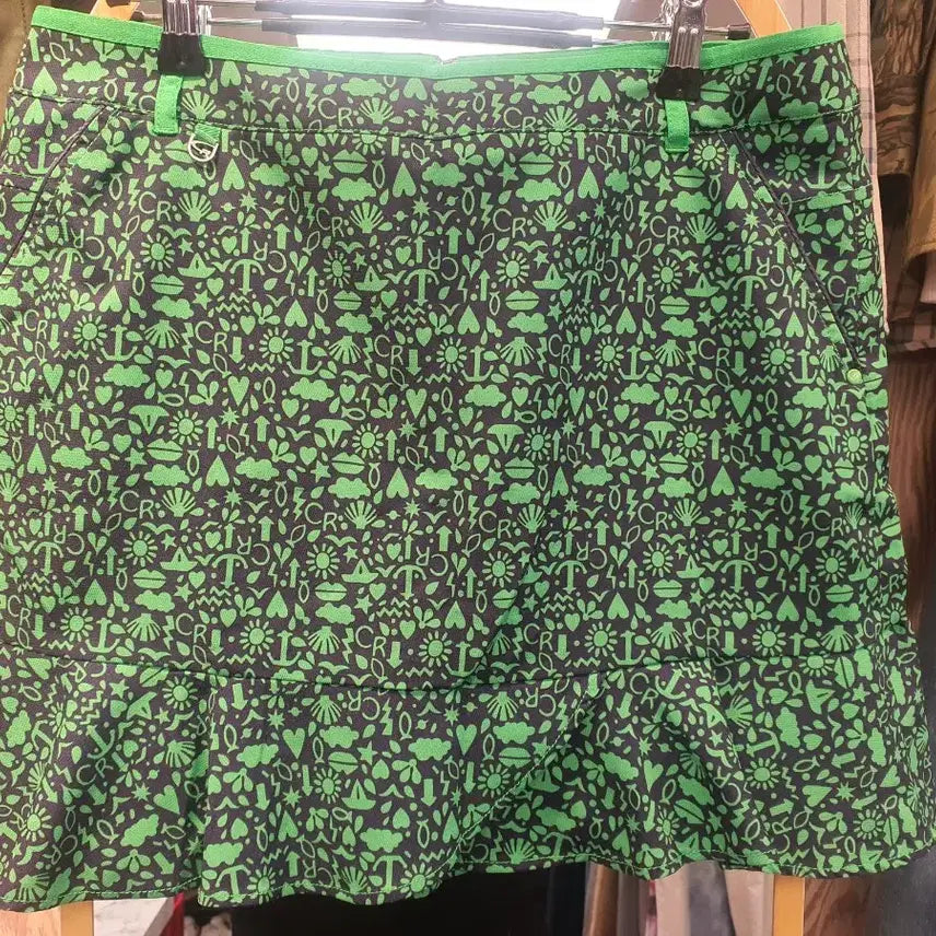 [BUNJANG] Crocodile Ladies Golf Skort (Waist 32 inch) / [상태최상] 크로커다일 레이디스 골프 패턴 치마바지 (허리 32인치)