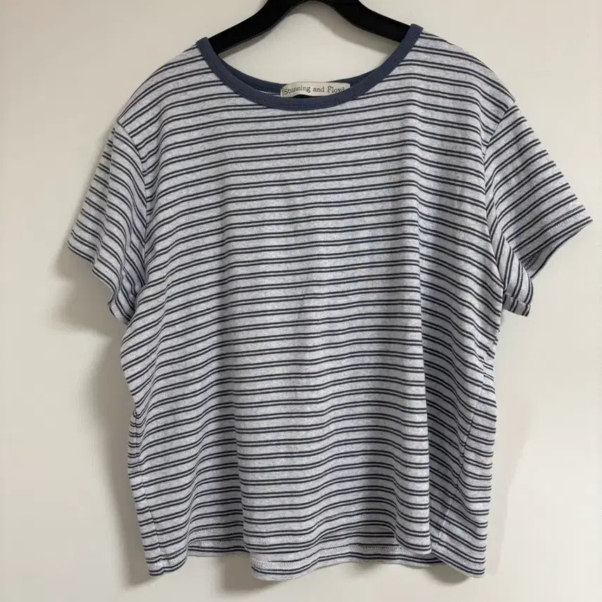 [BUNJANG] Stunning Pony Stripe Short-Sleeve T-Shirt Steel Blue / 스터닝 포니 스트라이프 반팔티 스틸블루