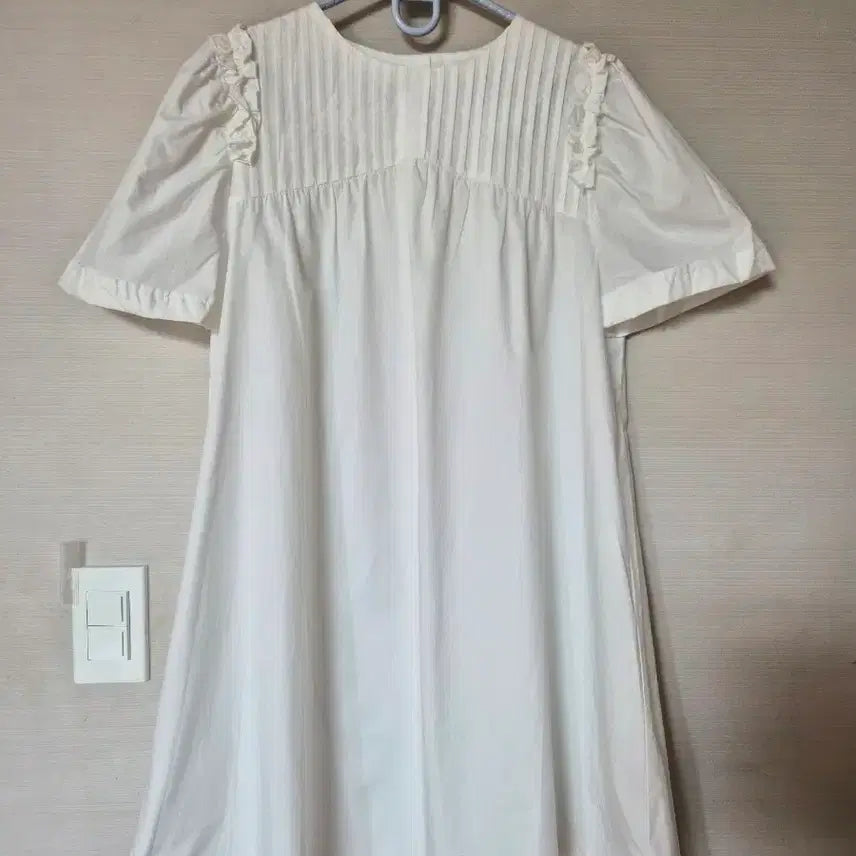 [BUNJANG] White Puff Short-Sleeve Mini Dress / 화이트 퍼프 반팔 원피스